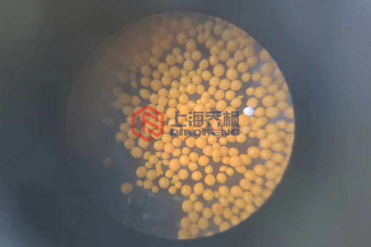 高效沸腾制粒干燥机的工作原理？